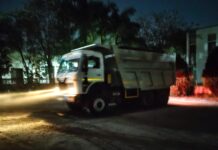 आंबेगाव तालुक्यात अवैध मुरूम व गौण खनिज वाहतुकीला चाप ; दोन डंपर पकडले